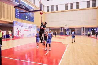 南京正大天晴男子篮球队蝉联篮球赛冠军，女子篮球队跃居亚军
