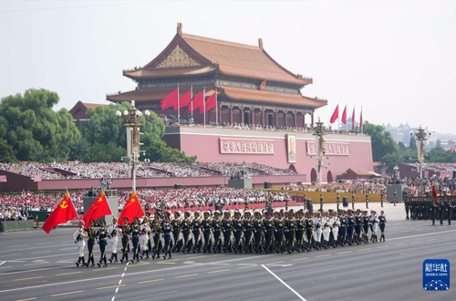 正大集团资深董事长谢国民出席抗战胜利80周年纪念活动，正大制药集团领导受邀观礼